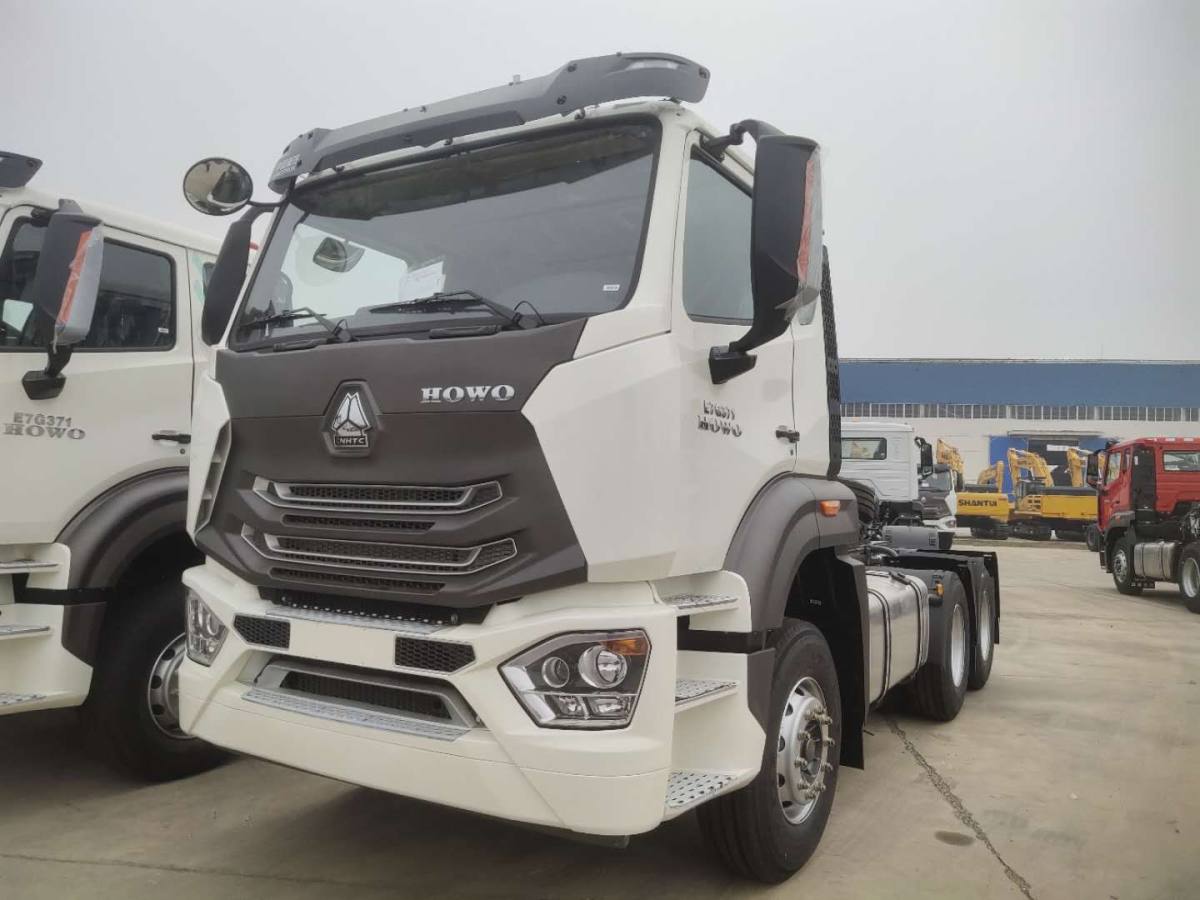 SINOTRUK HOWO-E7 6X4 Prime Mover Truck Head Tractor