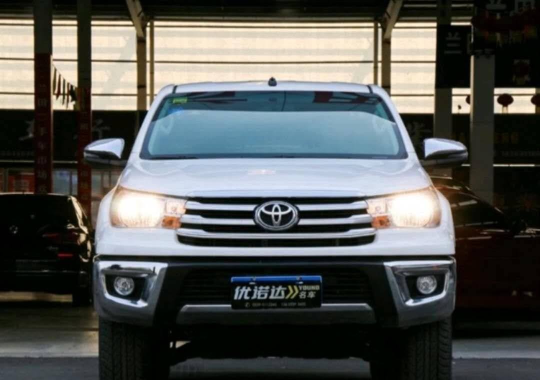 2017 auto Hilux-.jpg