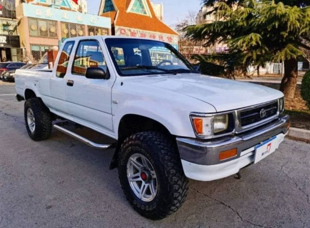 Hilux-海拉克斯.jpg