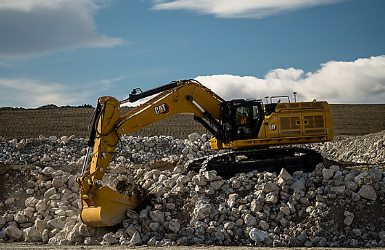 CAT 374 Excavator New.png