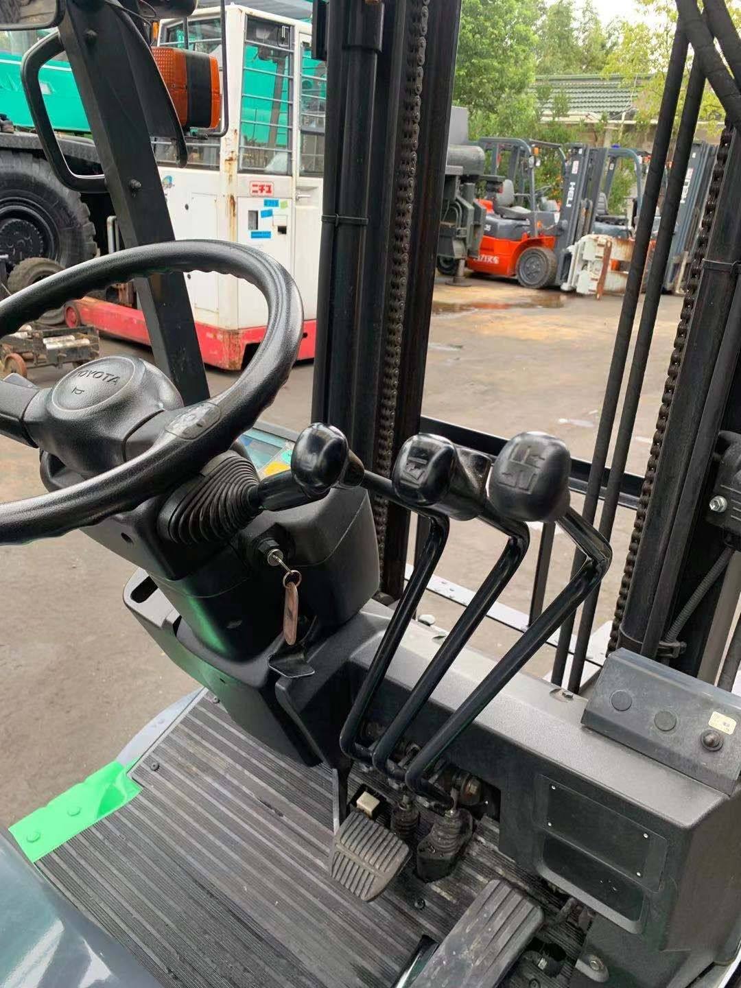 Used Electric forklift Toyota (4).jpg