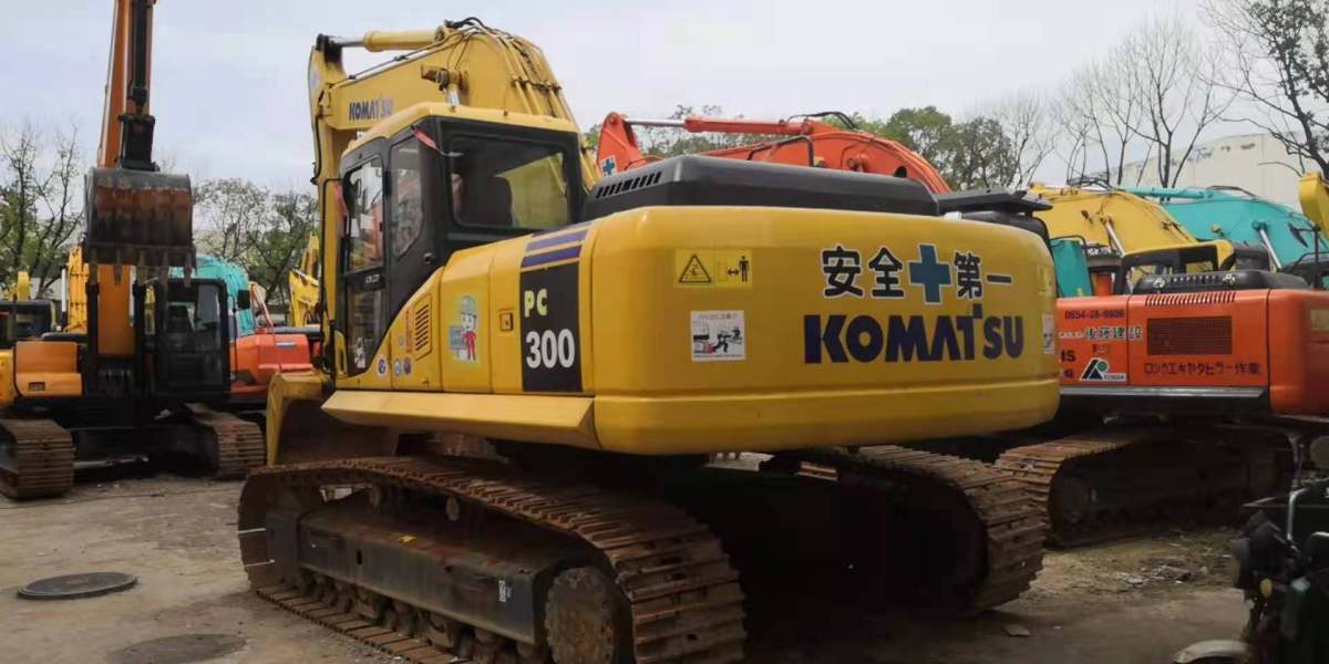 Used excavator Komatsu PC300-7 (2).jpg