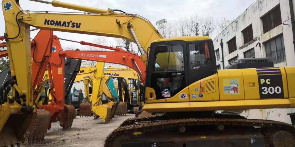 Used excavator Komatsu PC300-7 (3).jpg