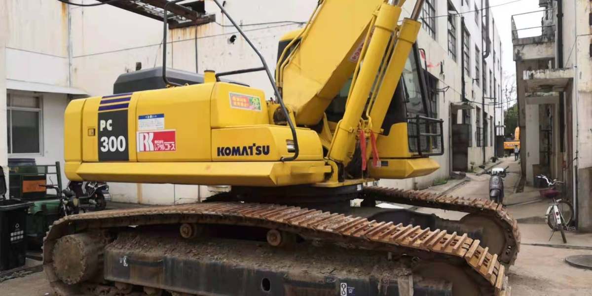 Used excavator Komatsu PC300-7 (6).jpg