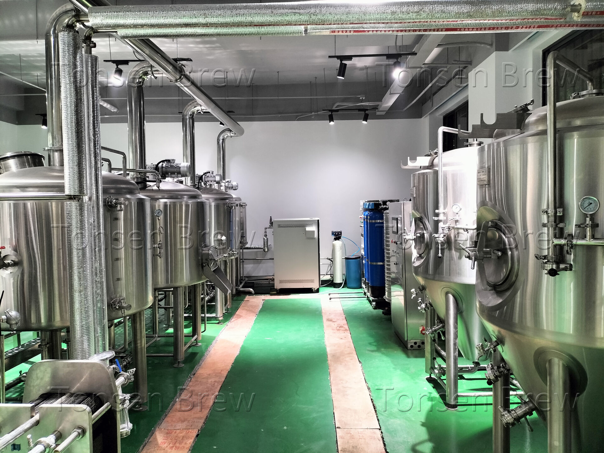 5 vessels brewhouse 3.jpg 5 vessels brewhouse 3.jpg