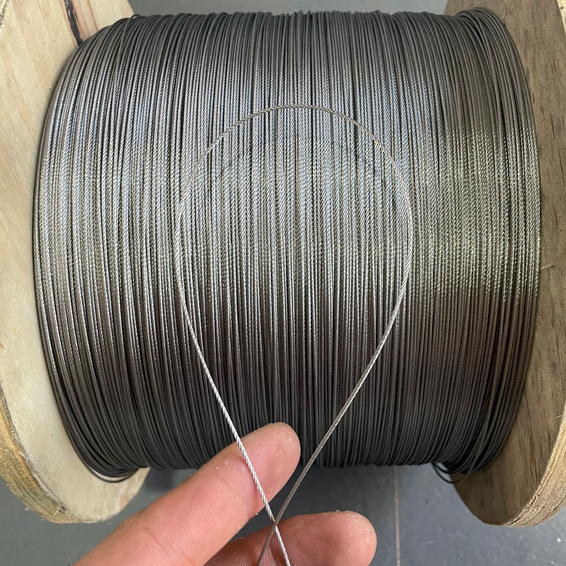 Канат из нержавеющей стали 1x7 0.3-6.0mm используется для подвешивания, тяги и ограждений