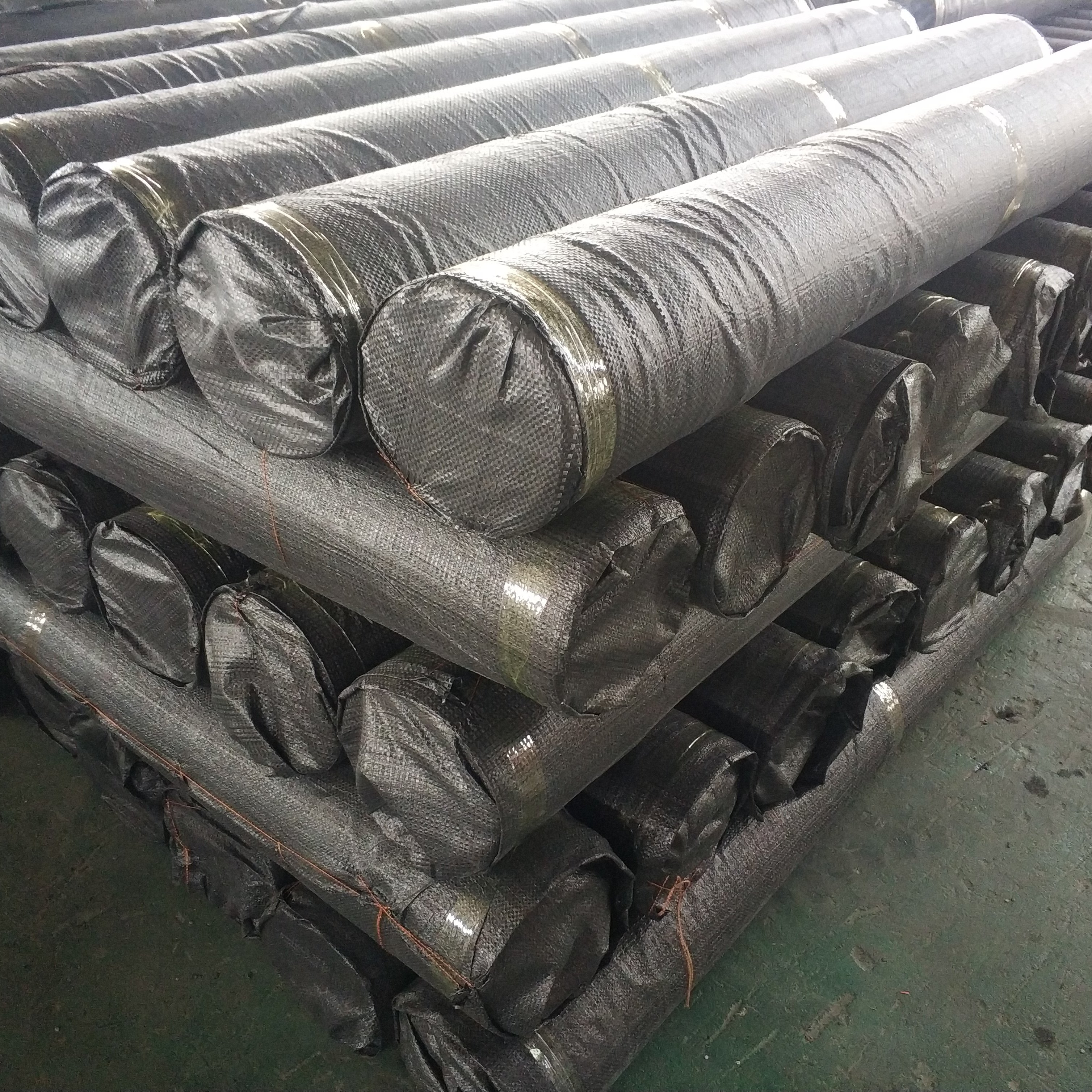 GEOMEMBRANA HDPE VERDE TEXTURIZADA ASTM GM13 DE CALIDAD