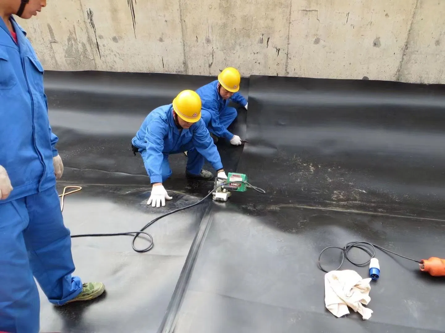Geomembrana de HDPE lisa y texturizada con superficie rugosa estándar GM13