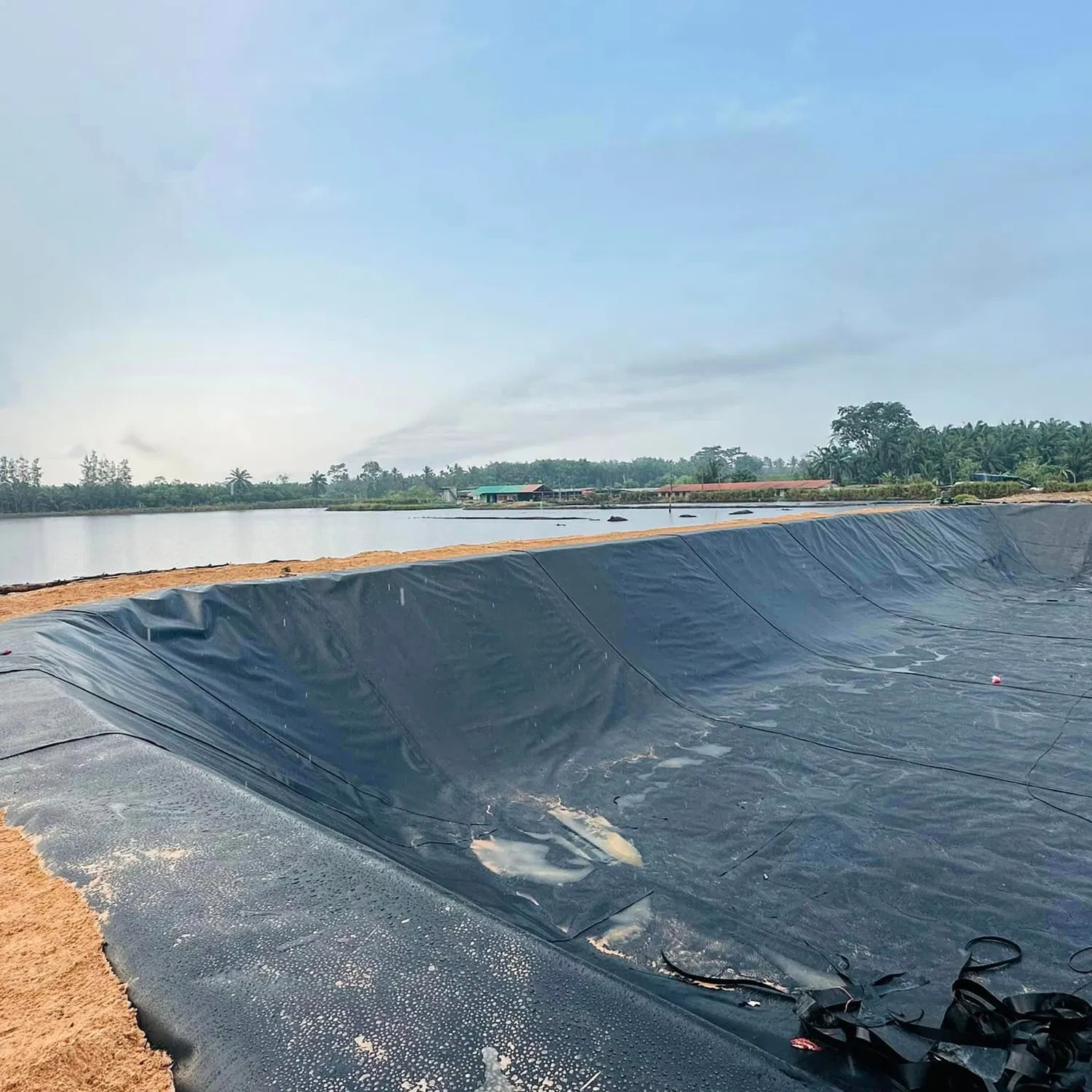 Suministro de fábrica de película geotextil HDPE impermeable de superficie rugosa con estándar ASTM para revestimiento de estanques con HDPE