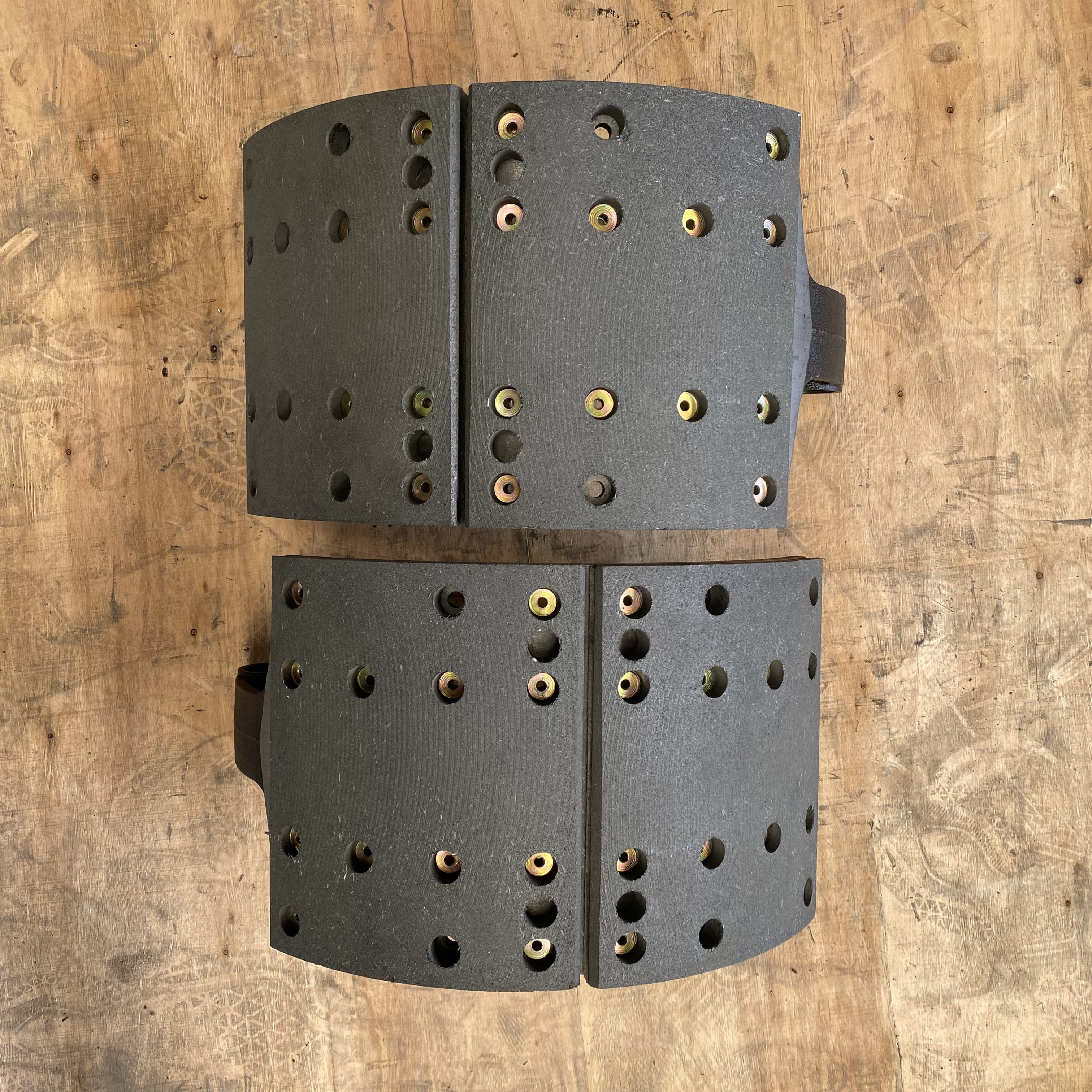 Conjunto de zapata de freno trasera Benz 220 AZ9761451226 para el sistema de frenos de camión pesado Mercedes-Benz 220