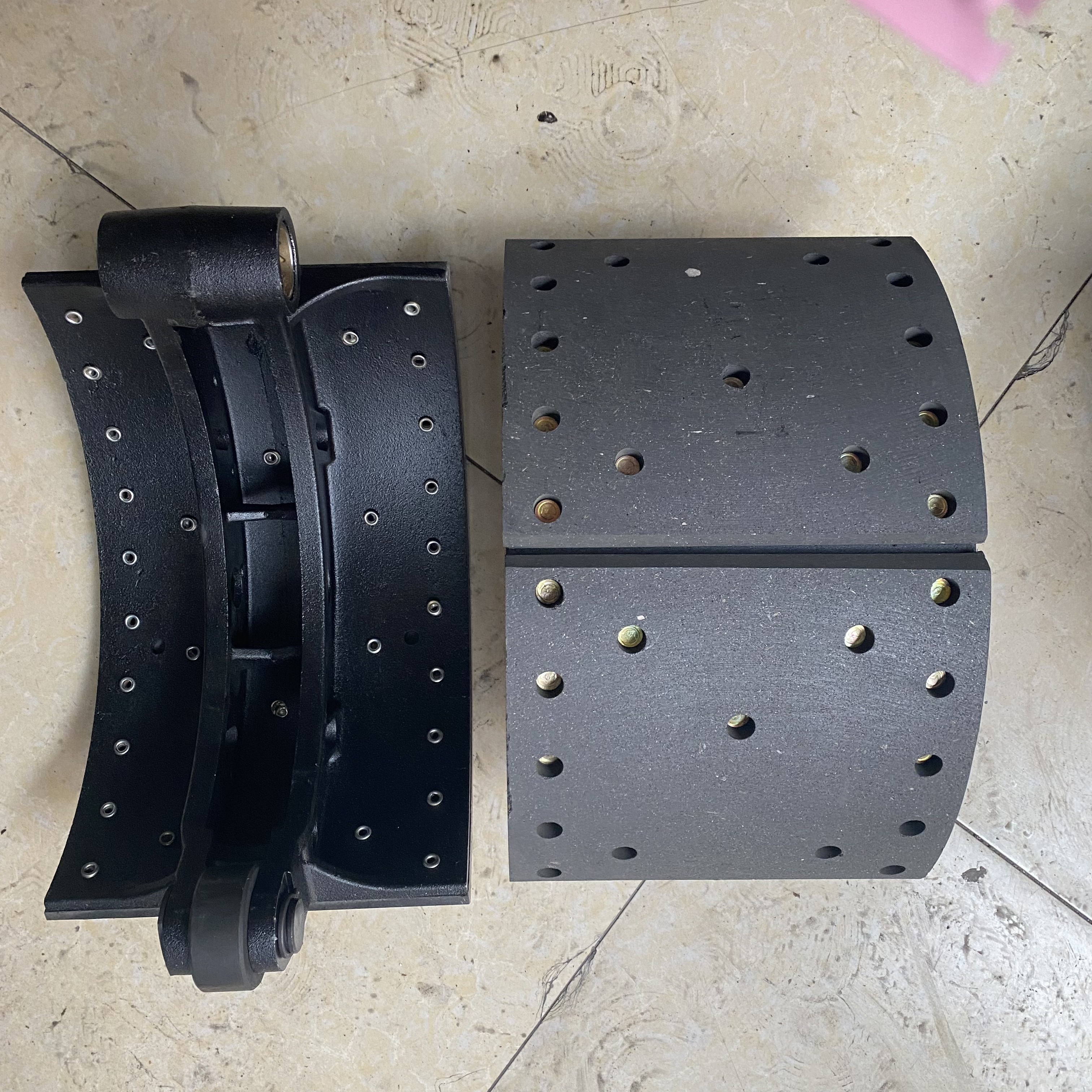 Conjunto de zapata de freno trasera 3502N12 para el sistema de frenos de camión pesado FAW Jiefang CA153 180mm