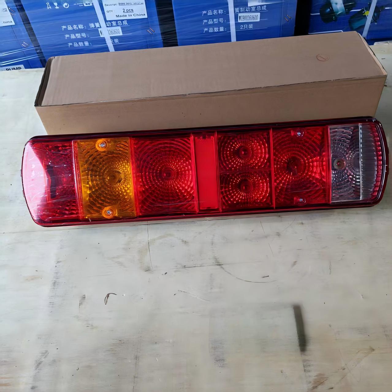 Luz trasera L (izquierda) HOWO 371 conjunto de lámpara trasera de camión WG9719810001 / WG9719810002