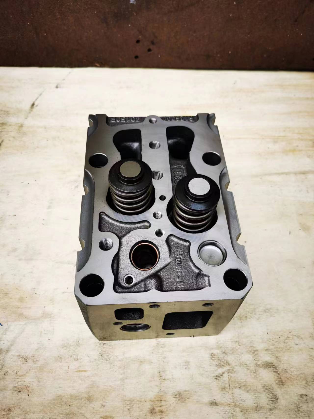 Culata de cilindro 612600040282, culata de motor para motores diésel WD615 y WP10 de camiones pesados HOWO