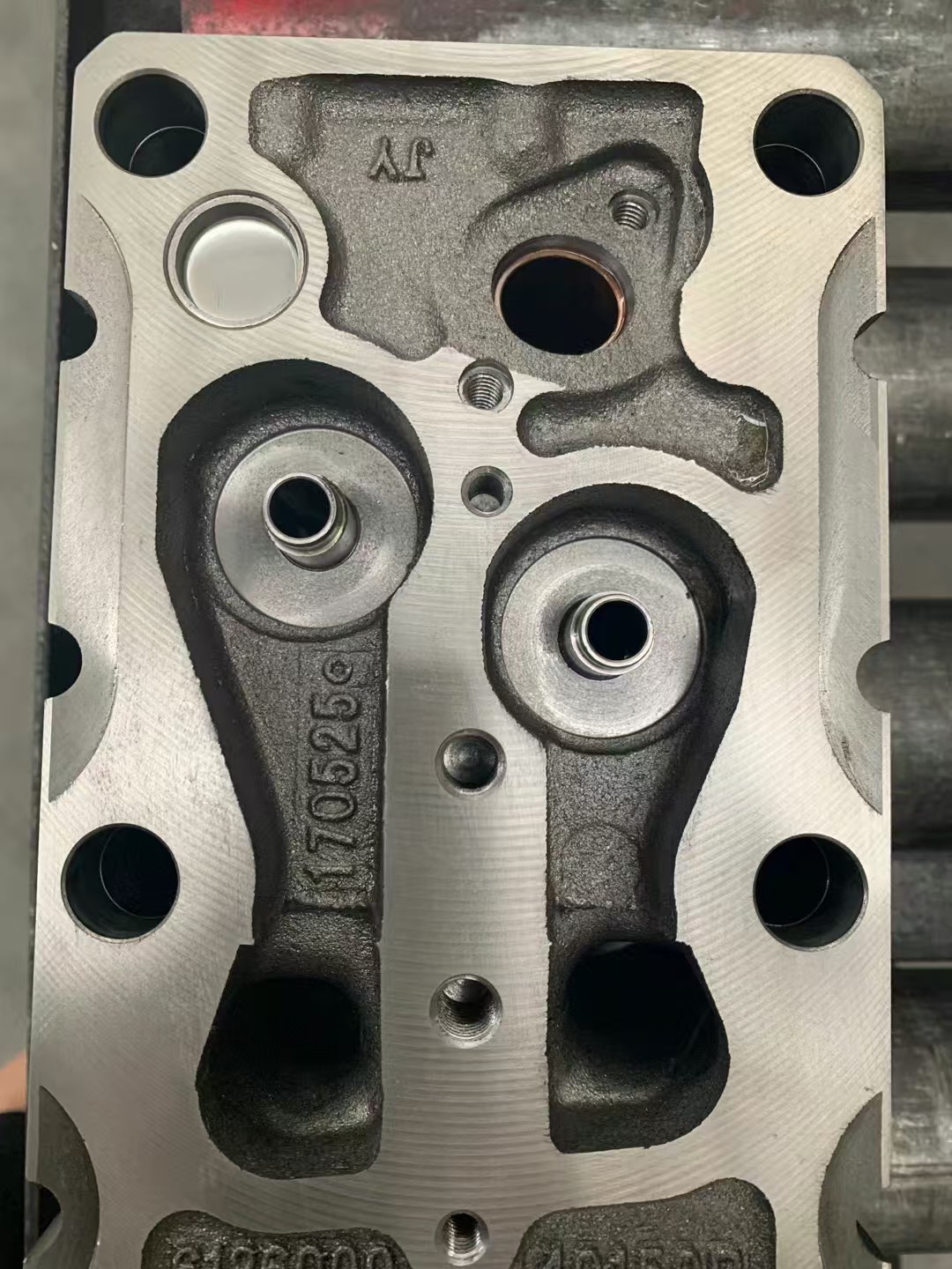 Culata 40058-202107, culata de motor para piezas del sistema de motor diésel de camiones pesados