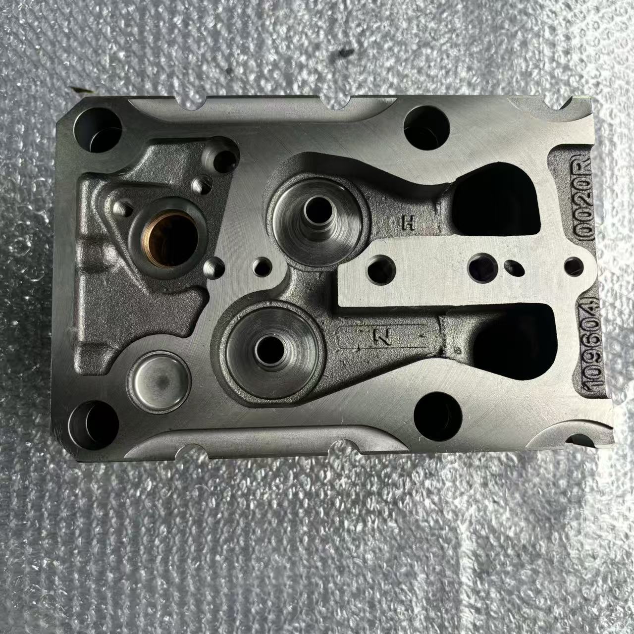 Culata de cilindro AZ1096040028 de dos válvulas common rail para piezas de motor diésel HOWO