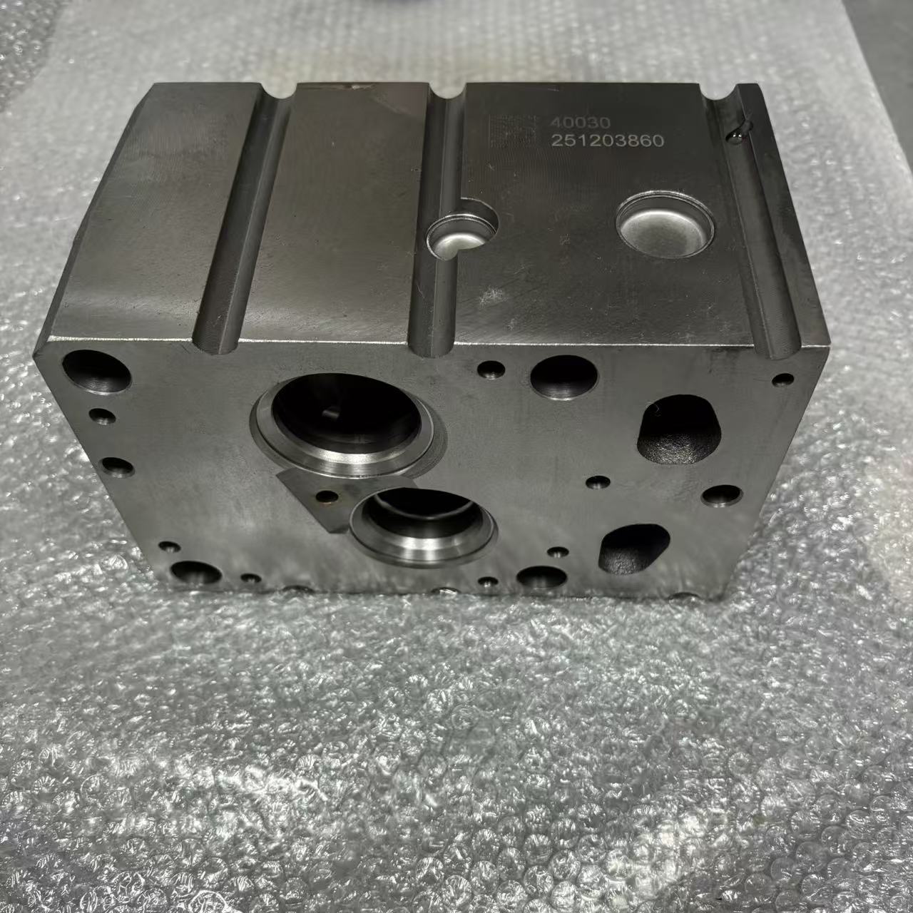 Culata AZ1034040030 para motor diésel de camión pesado Sinotruk HOWO