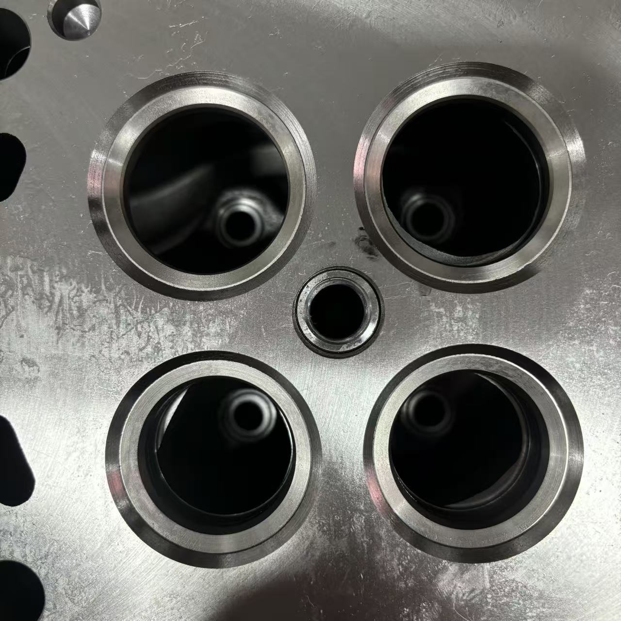 Culata de cilindros A21238040004 para motor de gas Sinotruk de 12 L, piezas para camiones pesados