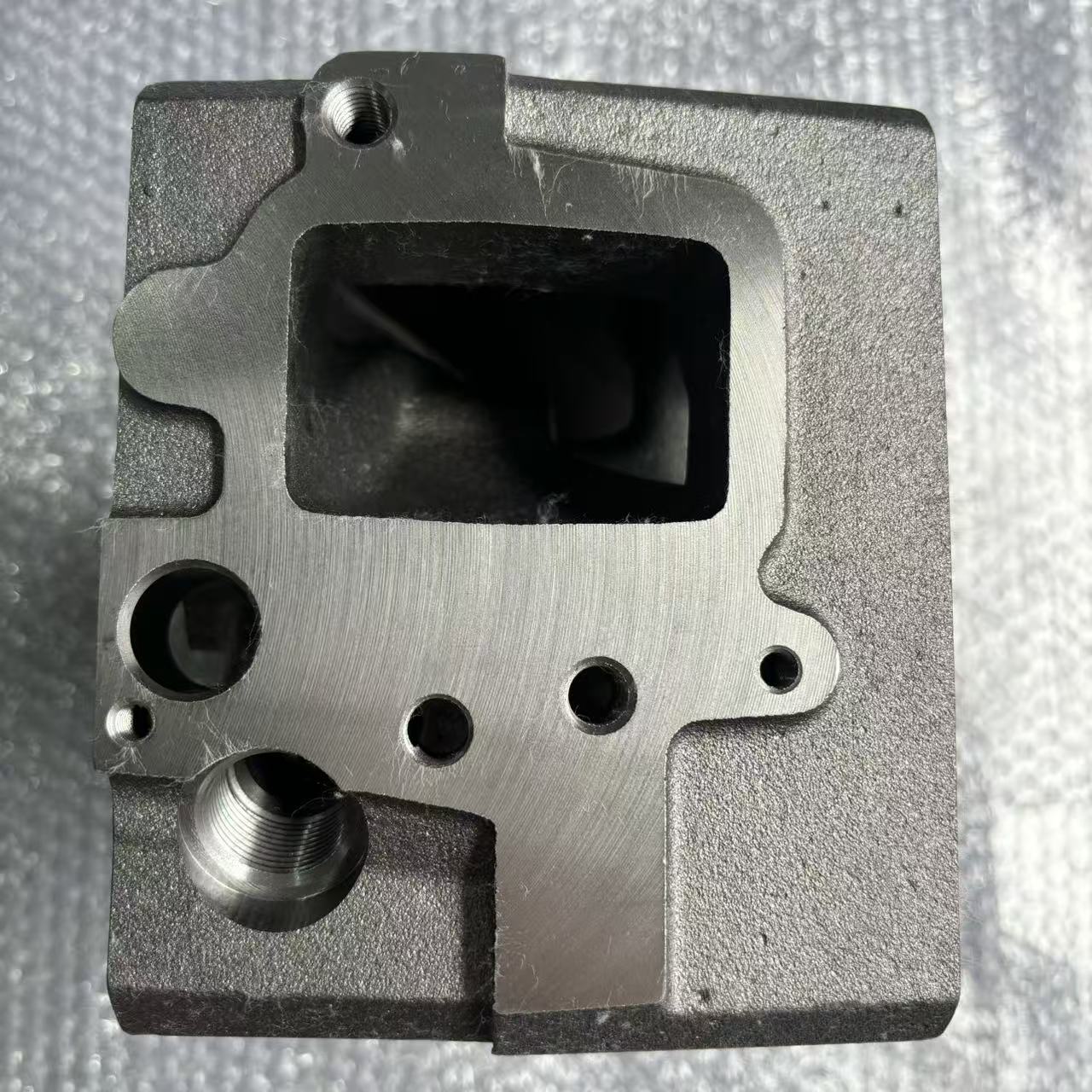 Culata de cilindros 612630040001 P12 de cuatro válvulas para piezas de motor diésel de camiones pesados