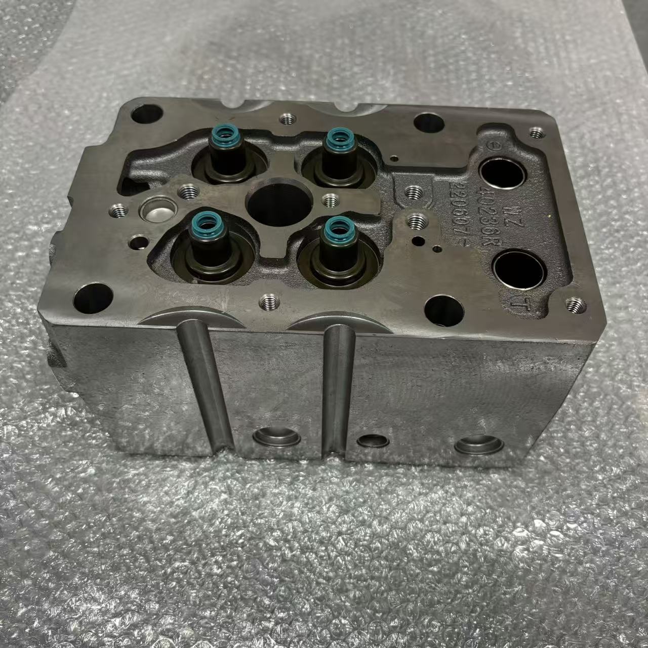 Culata de cilindros 1005544823 P12 para motor diésel de camión pesado y piezas de motor