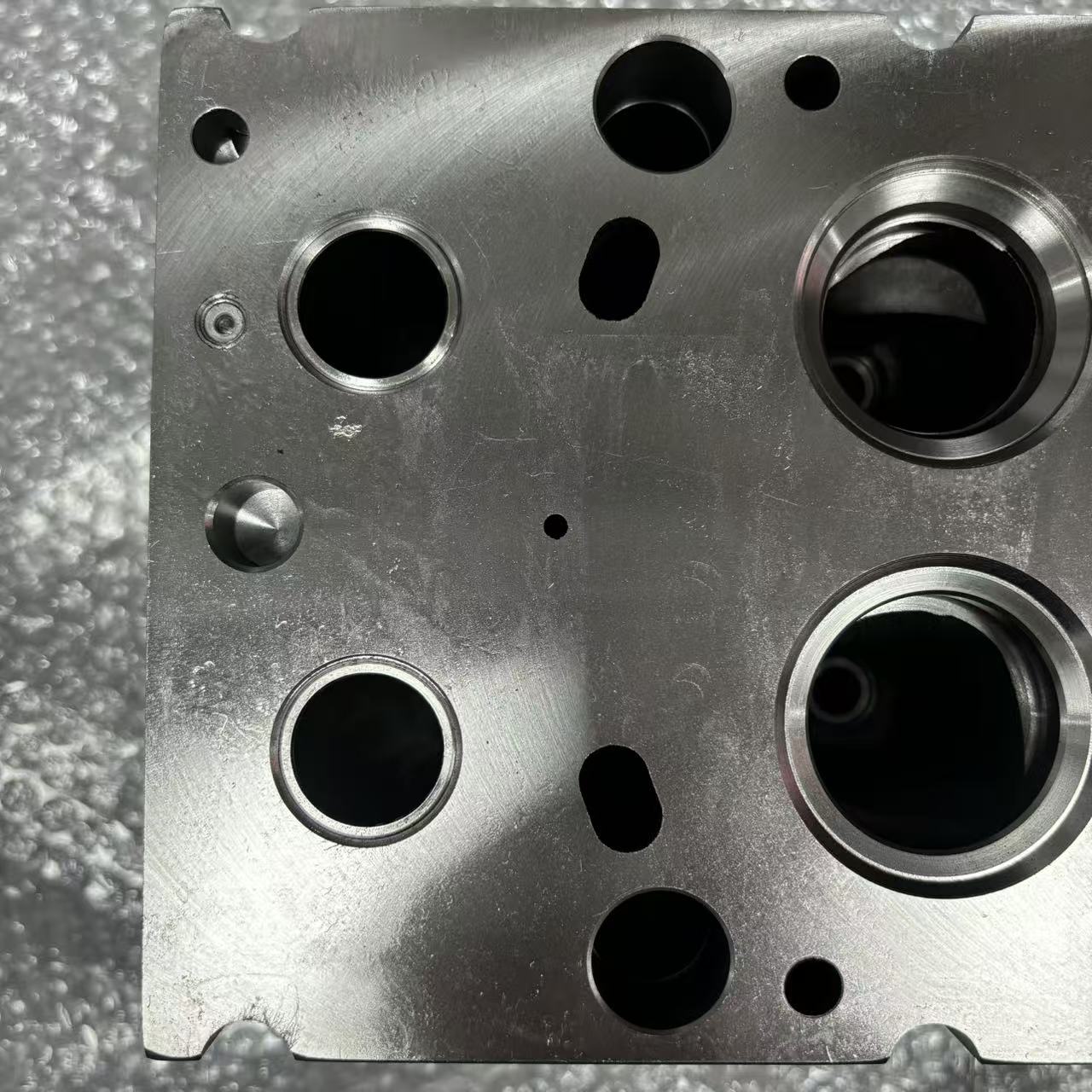 Culata de cilindro 1002315422 P10 de cuatro válvulas para bomba mecánica, piezas de motor diésel para camiones pesados
