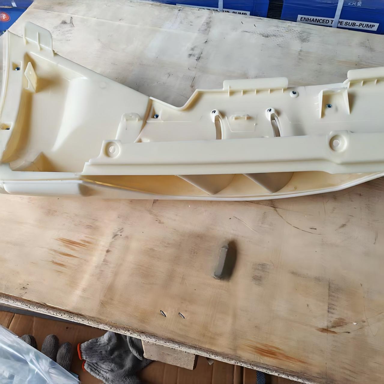 Окрашенная накладка капота Bonnet Pad TX380 R (правая сторона) для тяжелого грузовика TX380