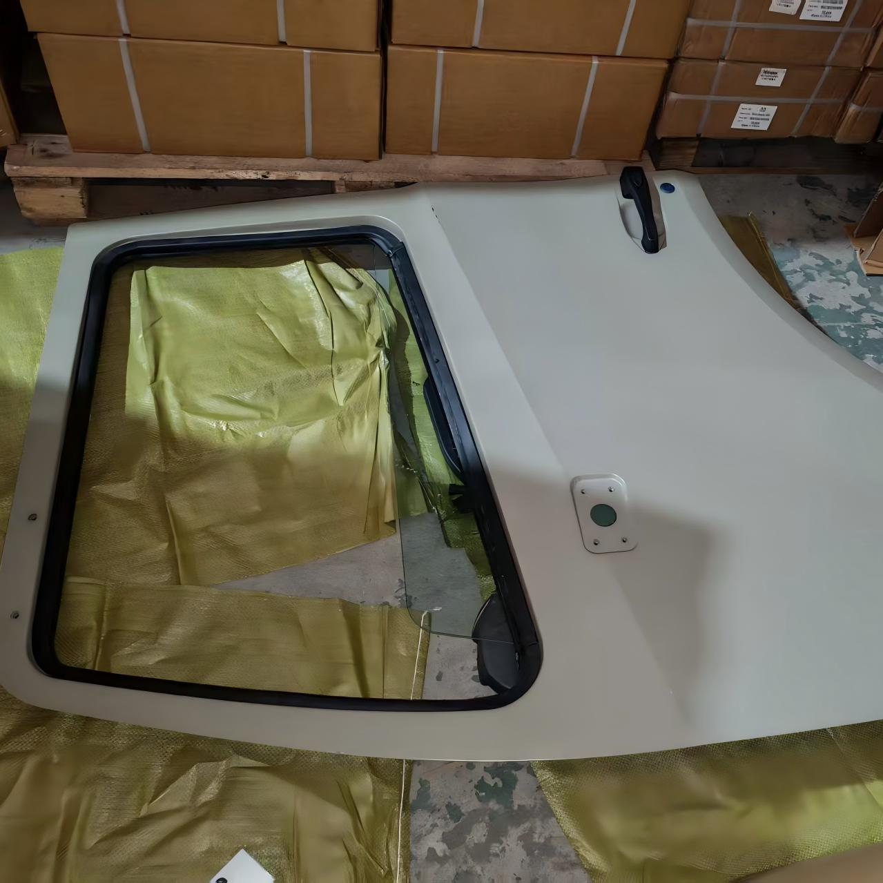 Дверь в сборе L Hohan WG1671330303 для тяжелого грузовика SINOTRUK HOHAN (дверной узел левой стороны)