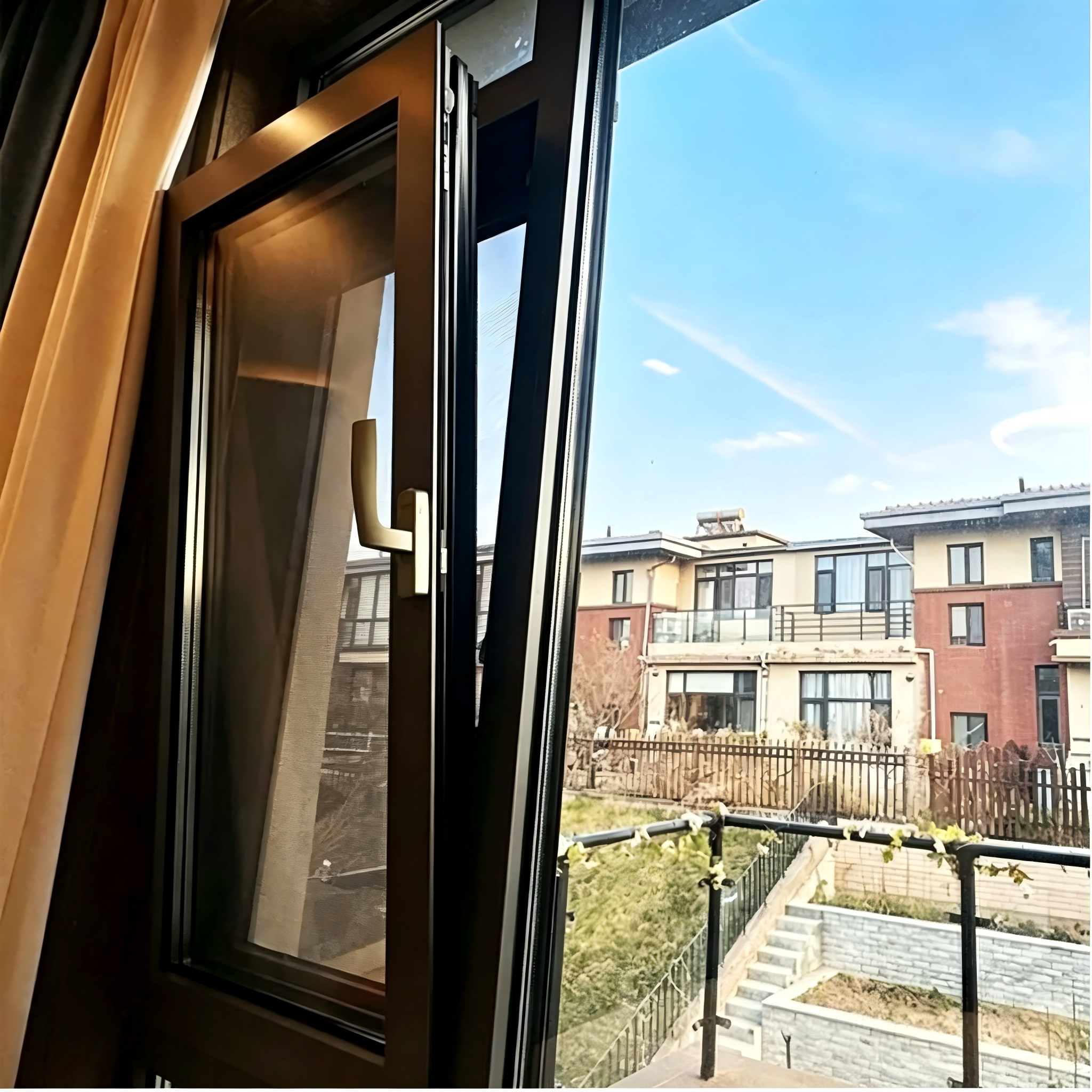 Ventana abatible de aluminio de doble vidrio 5mm+12A+5mm a precio de fábrica