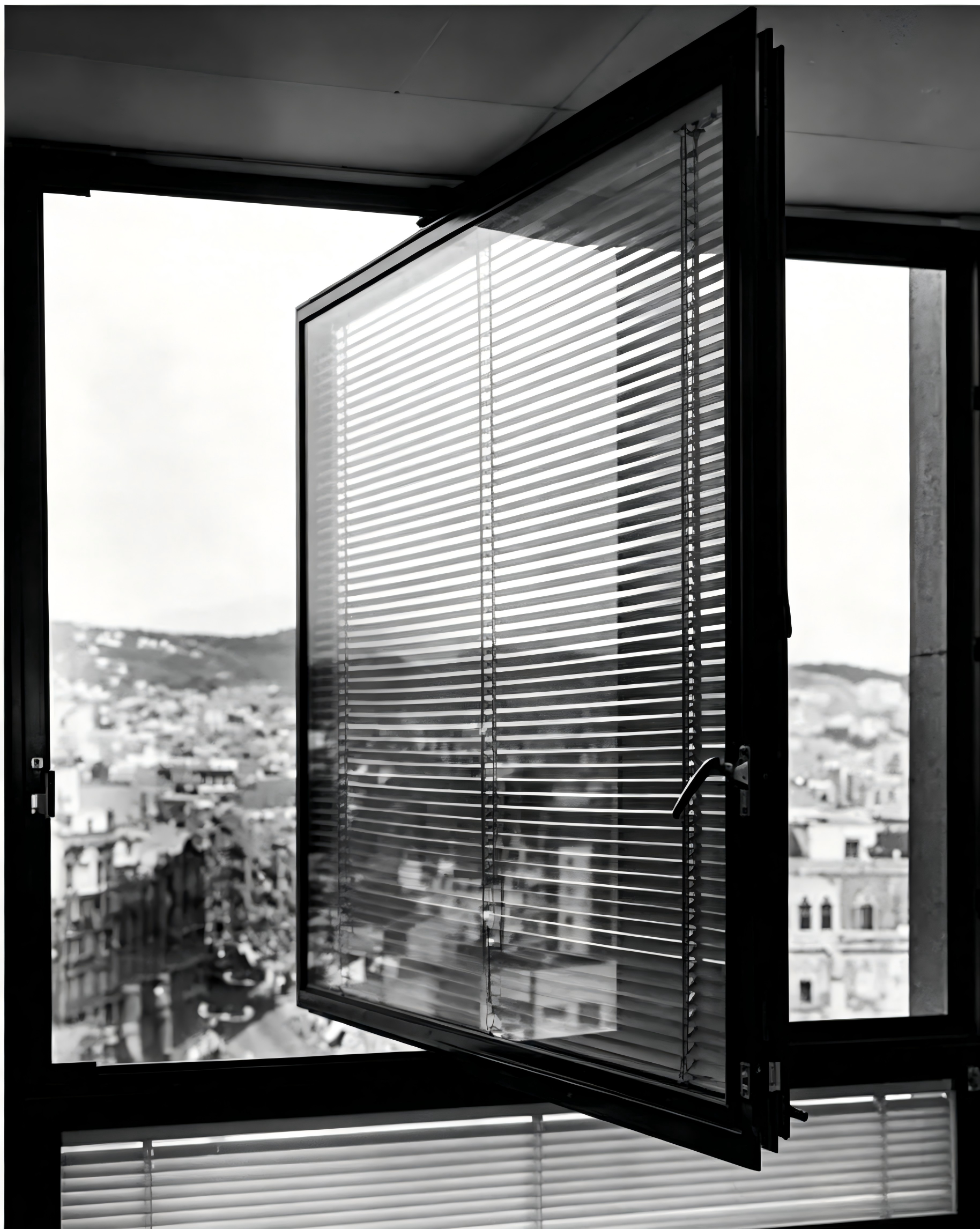 Ventana abatible hacia adentro y hacia afuera de aluminio con rotura de puente térmico personalizada con doble vidrio templado