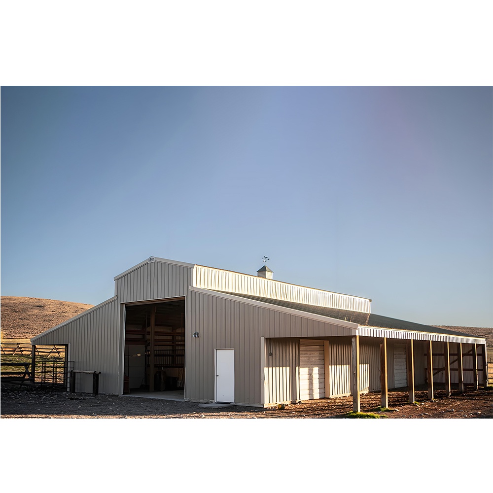 Casa de fazenda com estrutura de aço & galpão para criação de animais