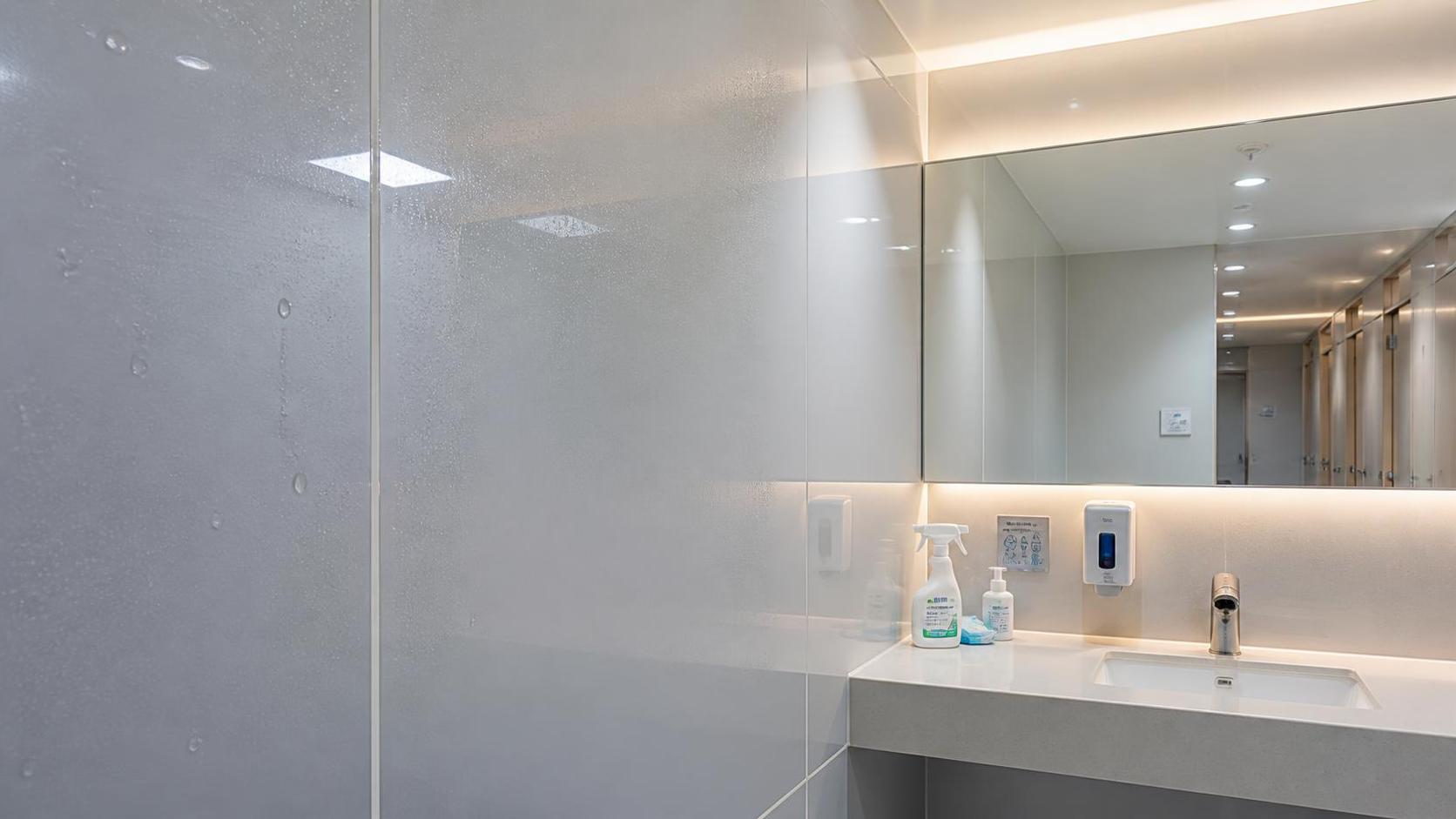 Do Waterproof Wall Panels Need Special Maintenance in Commercial Restrooms? Do Waterproof Wall Panels Need Special Maintenance in Commercial Restrooms?