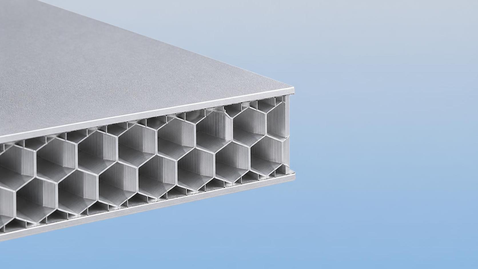 Panneaux composites à âme nid d’abeille en aluminium expliqués : structure interne, capacité portante et compatibilité avec les revêtements