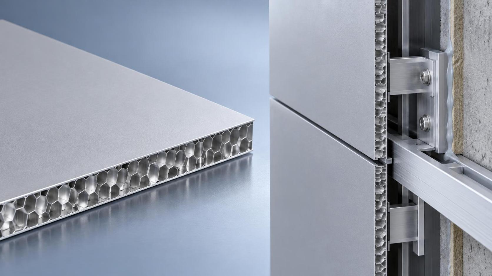 Panneaux alvéolaires en aluminium résistants au feu : exigences de classification ASTM E84 vs EN 13501-1 pour les bâtiments publics