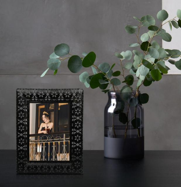 Metal photo frame