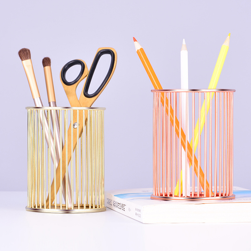 Metal pen holder