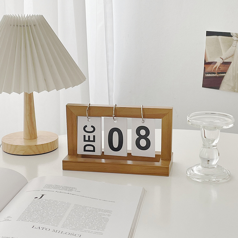 Wooden page-turning calendar