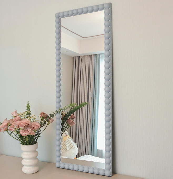 Plastic round beaded full-body mirror