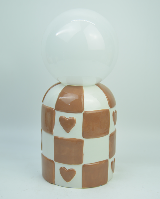 Ceramic base LED lamp