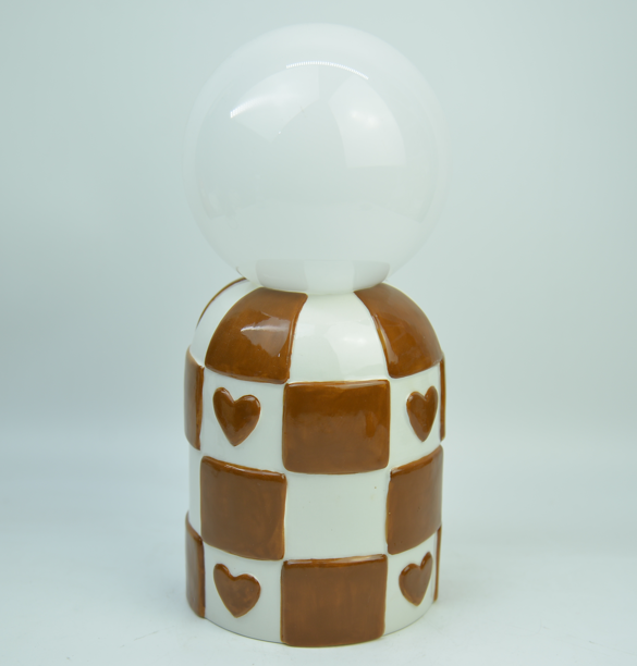 Ceramic base LED lamp