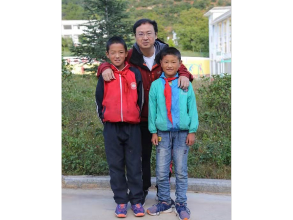 袁根助藏扶贫