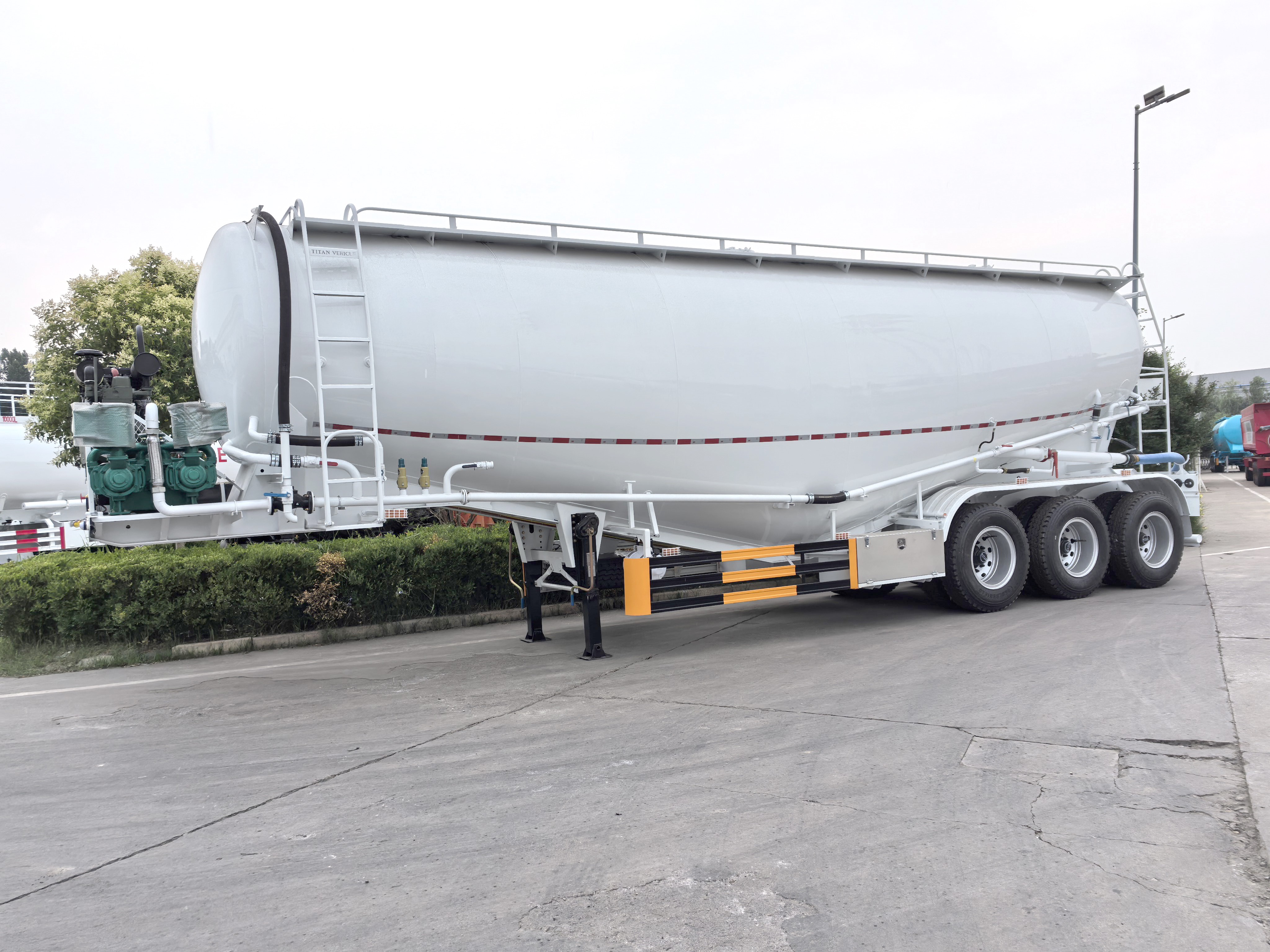Semirremolque cisterna para cemento a granel 45CBM de 3 ejes