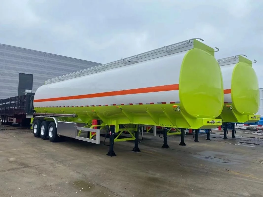 Remolque cisterna de combustible con cuello de cisne de 3 ejes y 60.000 L