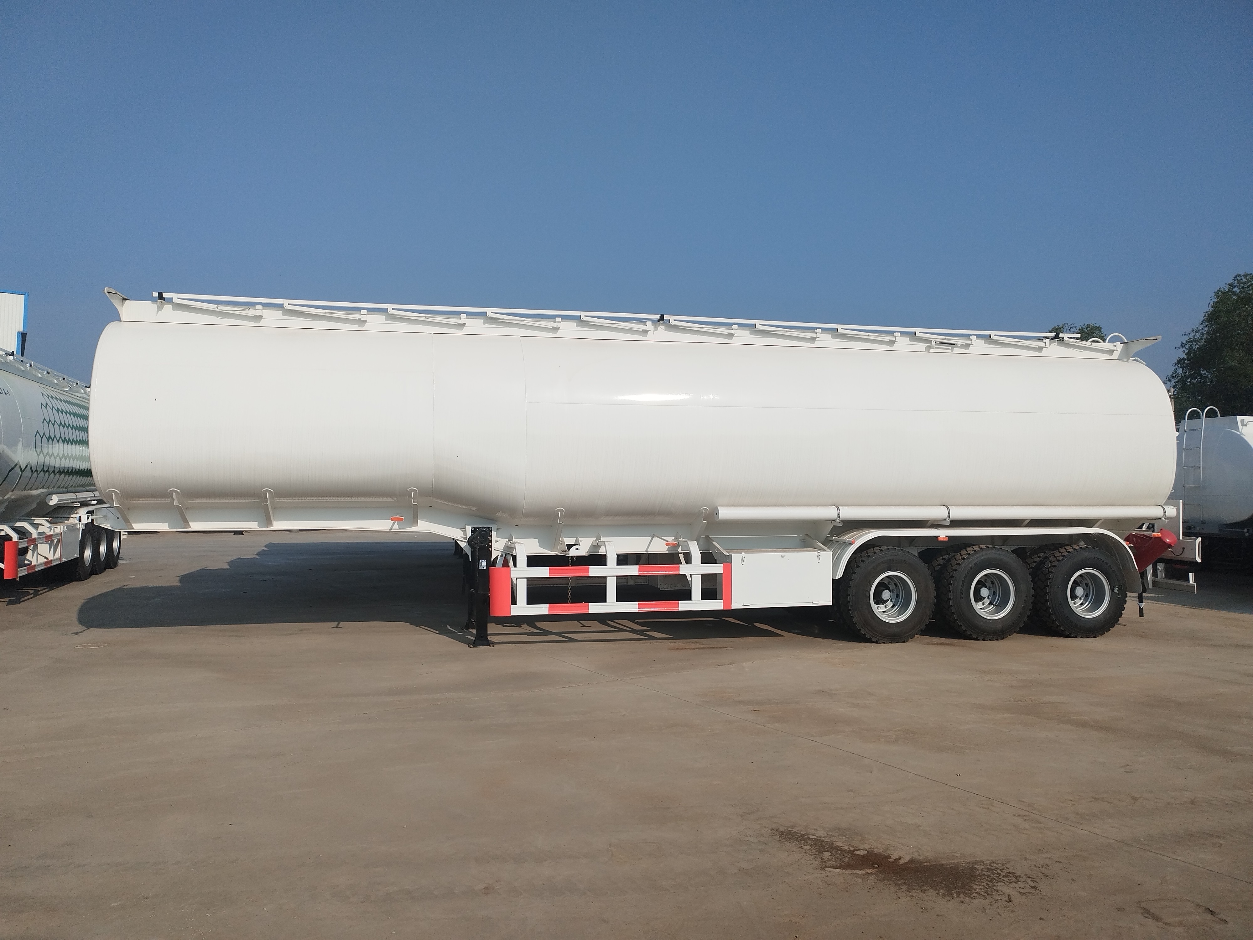 3-осный прицеп-цистерна для топлива Gooseneck 60 CBM