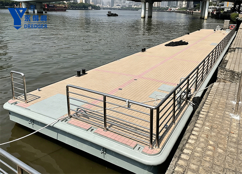 Pontón flotante