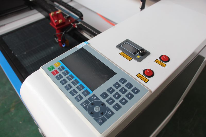 Control de I+D de la máquina de grabado y corte láser de CO2