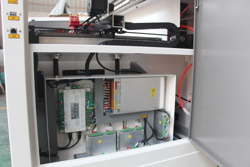 CAJA ELÉCTRICA DE LA MÁQUINA DE CORTADO Y GRABADO LÁSER DE CO2