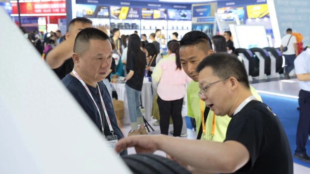 Huasheng Tire is committed to contributing to society with great love and responsibility.
