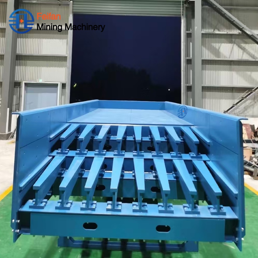 Máquina de trabalho OEM com estrutura compacta que economiza espaço com amplitude ajustável para pedreiras de pequena escala e processamento de minério