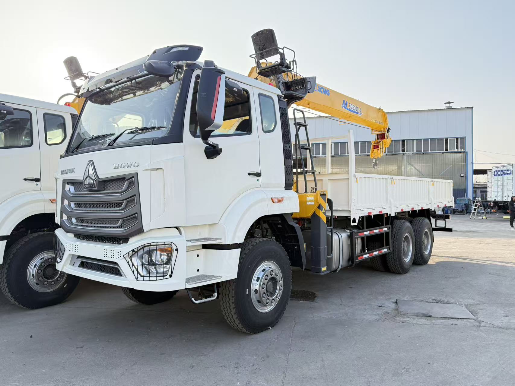 Caminhão-guindaste HOWO NX 6×4