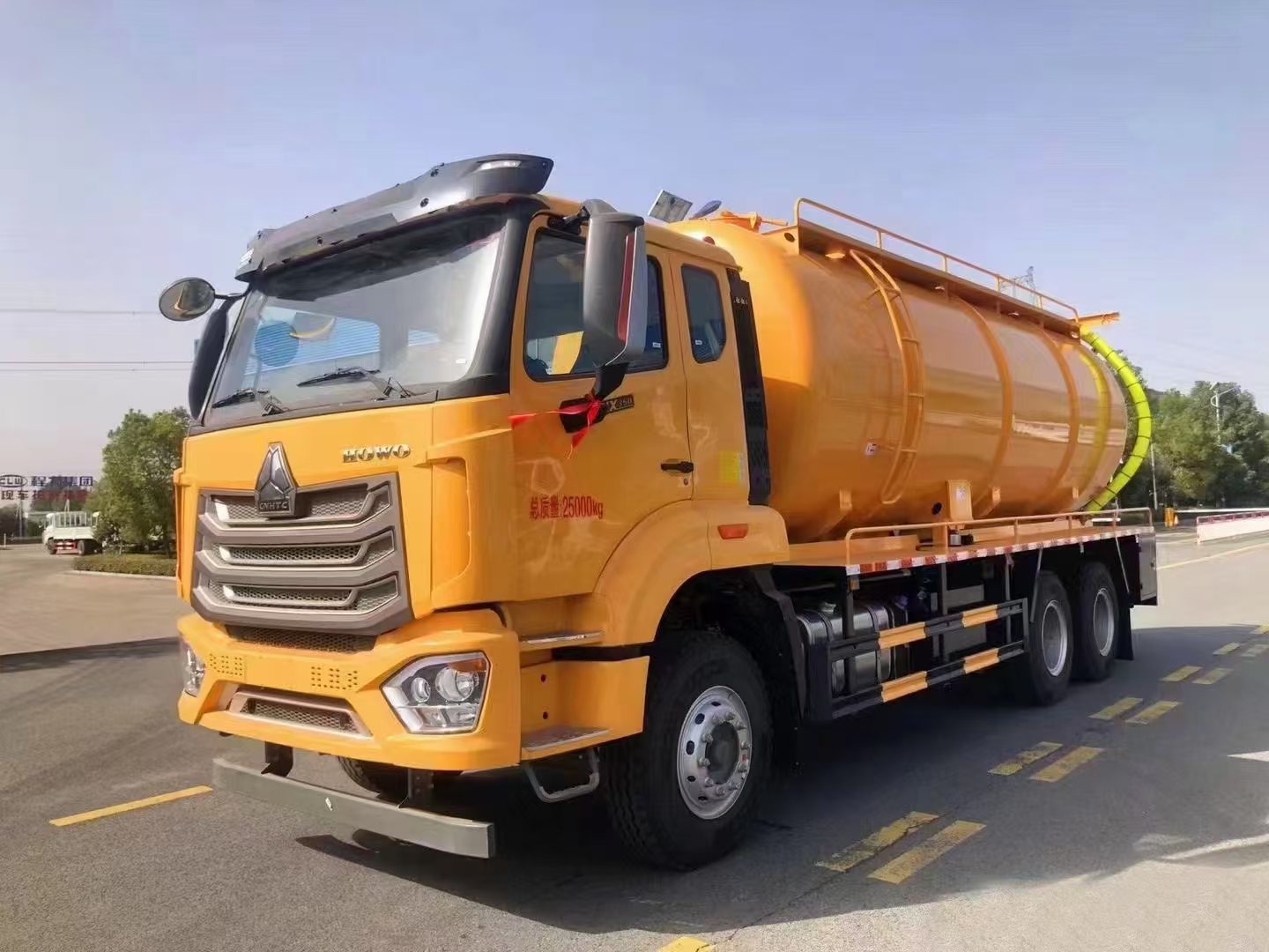 Caminhão a vácuo HOWO NX 6×4