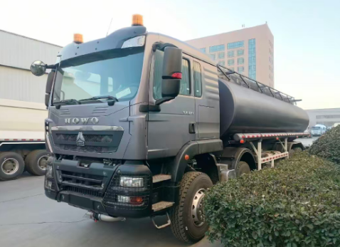 Camión cisterna de combustible HOWO TX 8×4